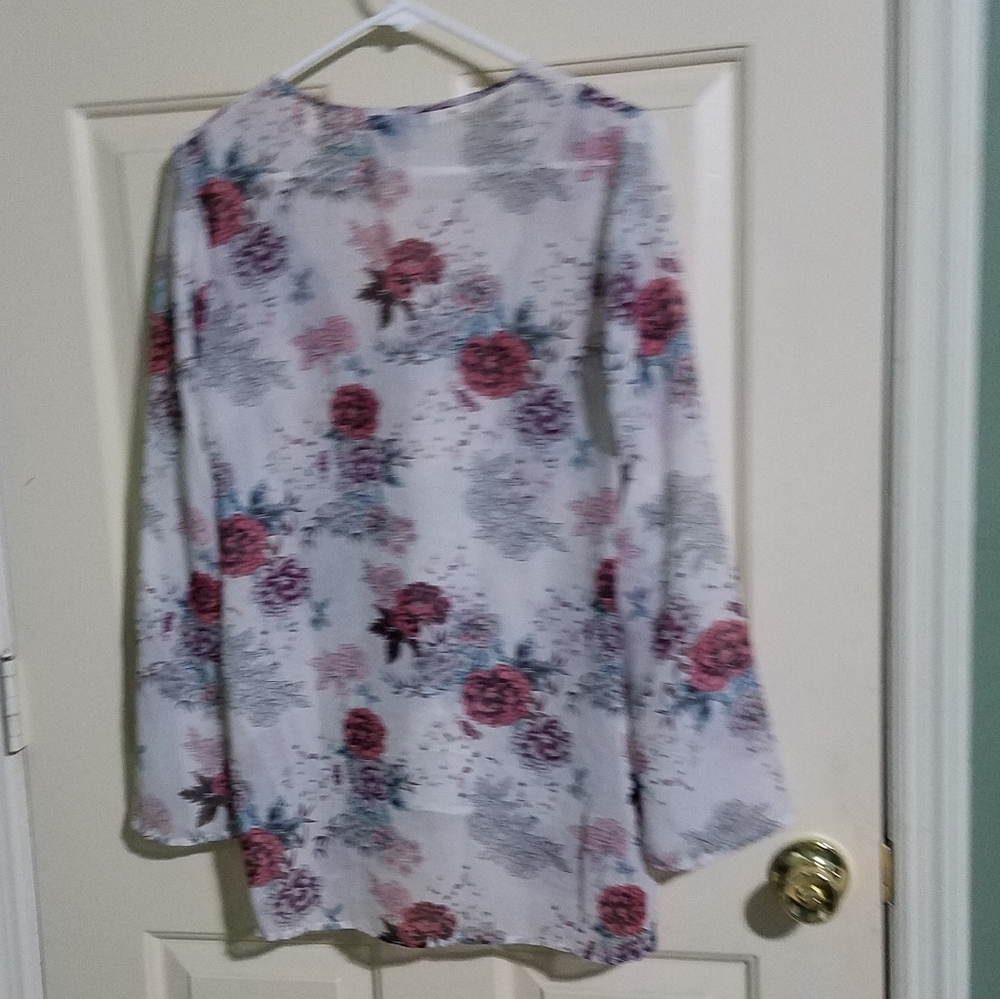 About a Girl Floral Blouse (A6) - Picture 2 of 6
